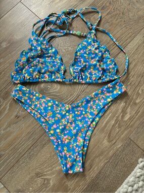 Kulani Kinis Blue Floral- La belle